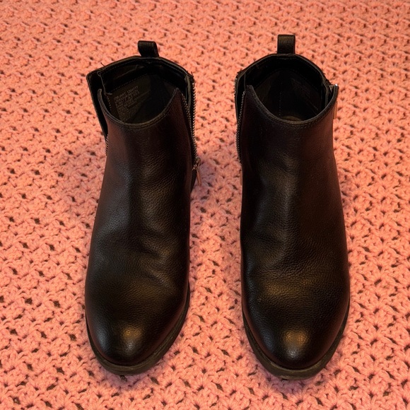 Kenneth Cole Sleek Black Leather Booties - Picture 9 of 11